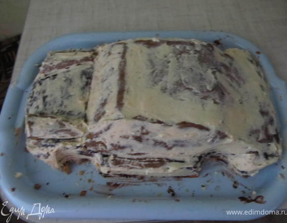 Оставшимся масляным кремом покрываем машинку в 2 этапа