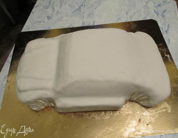 Хорошенько выровнять, лишнее обрезать, складки можно прятать где будут колеса.