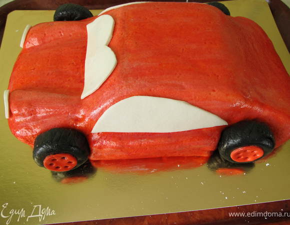 Из белой мастики вырезать стекла, фары, улыбку, номер.