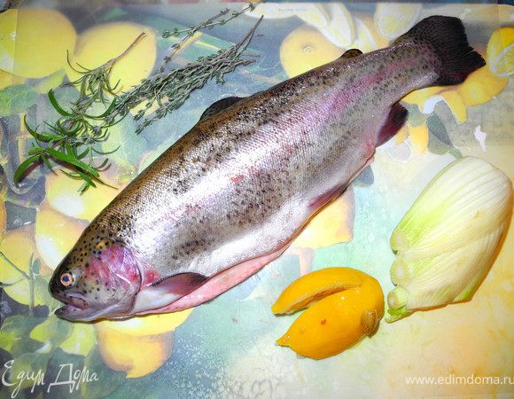 Проще не бывает. Возьмем тушку форели, лимон, фенхель и травы.
