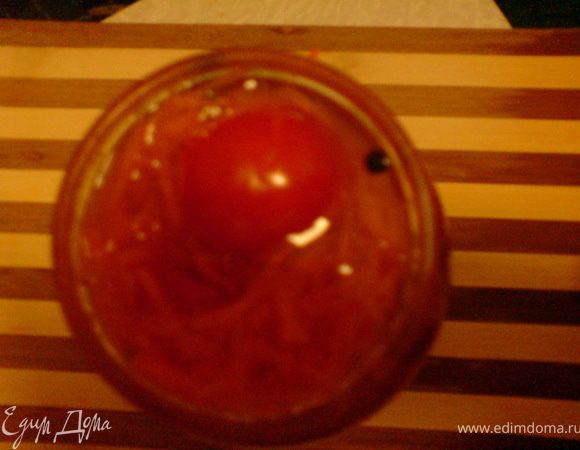 разлить в банки с помидорами,в конце добавляя оставшиеся помидоры