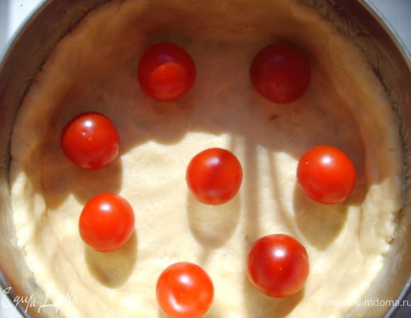 Выкладываем помидорки черри