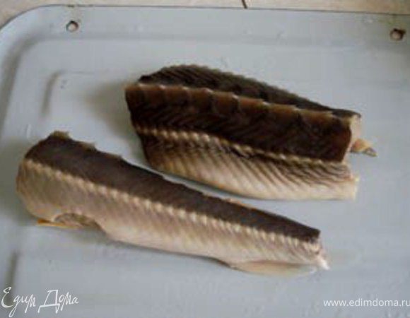 Стерлядь помыть, разделить на порционные кусочки