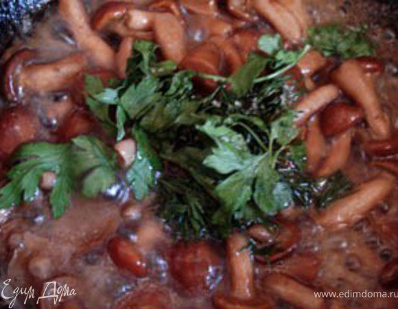 Добавить зелень и специи( соль по вкусу).