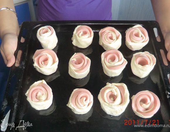 Получаются вот такие розочки. Выпекаем до готовности.
