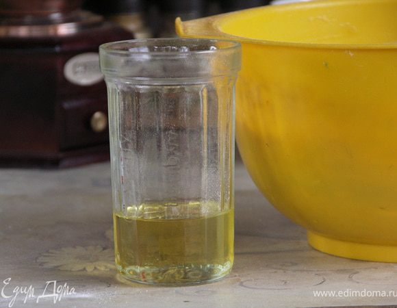 Добавить масло. Тщательно перемешать.