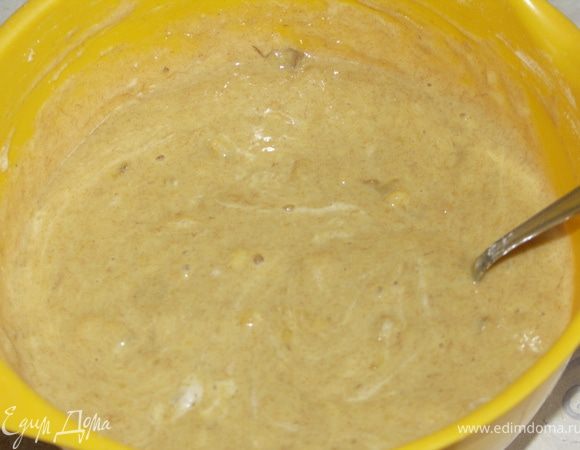 Оставить тесто на 20-30мин. дозревать. В это время разогреть духовку до 180С. Смазать форму маслом.