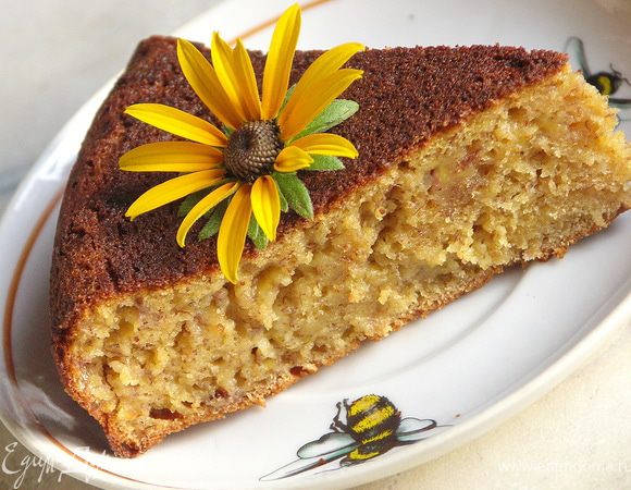 Дать пирогу остыть. Холодный он гораздо вкуснее:)) И можно с удовольствием кушать ароматный и нежный пирог:) Приятного аппетита!