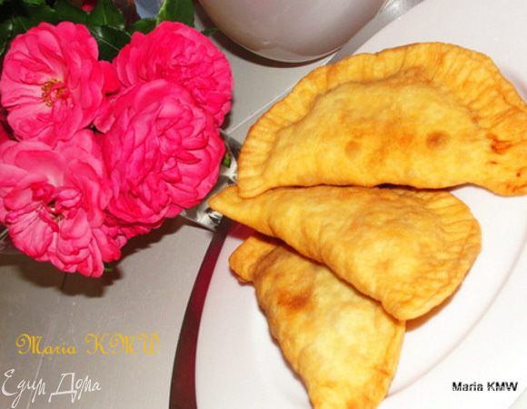 Выкладываем на блюдо с бумажной салфеткой, которая впитает лишний жир после жарки. Угощаем родных и близких.
Приятного аппетита!