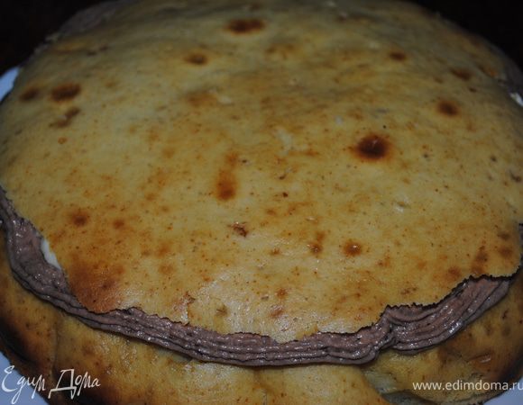 Накрываеи крышечкой, смазываем бока и верх оставшимся кремом