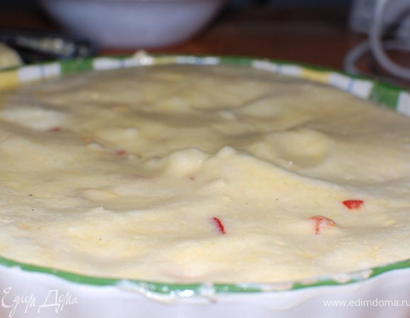 И выкладываем будущий омлет в форму.