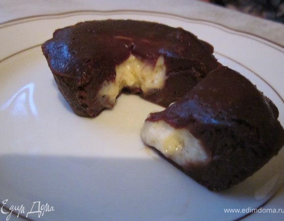 А так десерт выглядит в разрезе из холодильника. Остывший десерт, тоже очень хорошо и смотрится очень эффектно. 