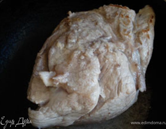 Мясо обсушить, натереть солью и обжарить на сковороде.