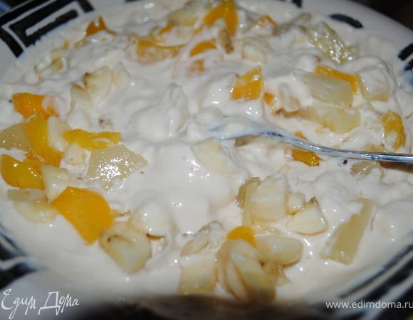Добавляем в взбитые с сахаром сливки.