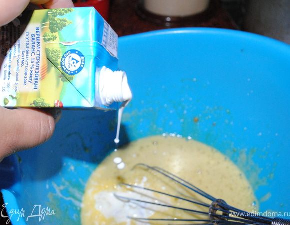 Добавить сливки, миндаль