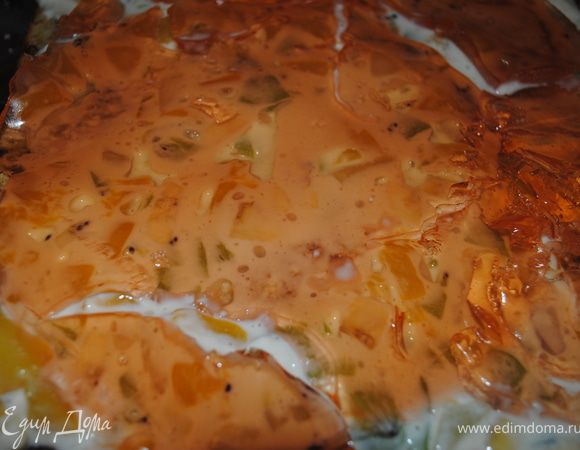 	Желе я делала заранее, поэтому мне оставалось только уложить его сверху крема. Потом опять слой крема.
