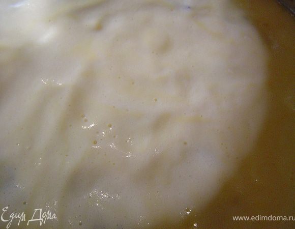 и выкладываем на персики.Выпекаем при той же температуре еще 20-25 минут.