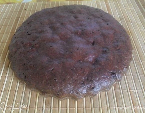 Достать торт из духовки, дать ему остыть.