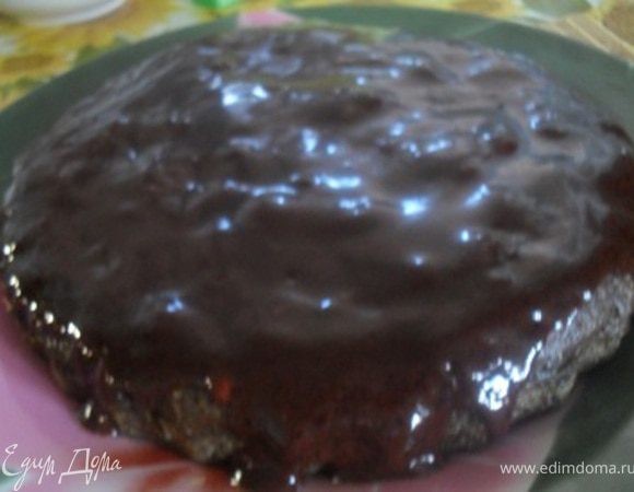 Полить торт глазурью, охладить в холодильнике...