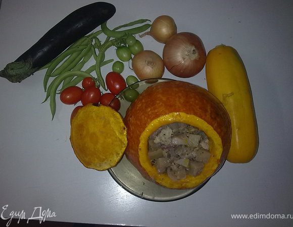 А так смотрите пока не пропекёться я проверяла зубочисткой как торты проверяют. По мере приготовления из донышка будет вытекать сок и шипеть это нормально.Все ингридиенты можно брать на глаз потому как все зависит от размера тыквы и время запекания тоже. 