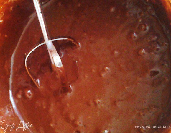 Все тщательно перемешайте миксером еще раз. Начинка для блинов с шоколадом готова.