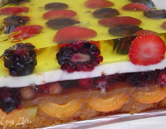 Через 3-4 часа мы получаем великолепный желейно-ягодный десерт.