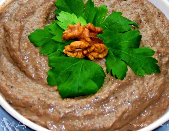 Начинка номер три http://www.edimdoma.ru/recipes/19764.Очень вкусный паштет.Сделала я его много,решила часть добавить в пирожки. 
