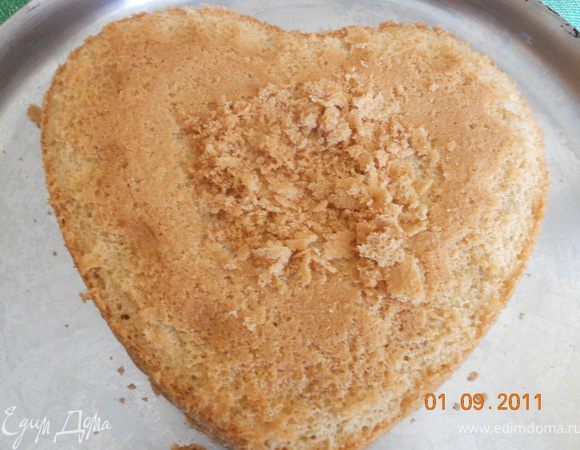 форму смазать , и выложить в нее тесто, выпекать при 200 гр 25-30 минут, готовность проверить спичкой, получается очень высокий корж!