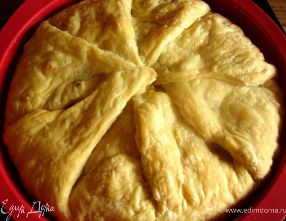 Выпекать при t 180-200*C до готовности(около часа). Готовый шах-плов прикрыть блюдом и,аккуратно перевернув,снять форму. Можно украсить его зеленью,ягодами кизила и орехами(кешью,фисташки). Подавать со свежим салатом из помидор,сладкого перца и красного лука.Приятного аппетита!