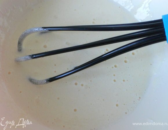 Добавить сливки и перемешать