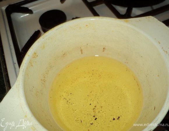  Растительное масло нагреть во фритюрнице, либо другой металлической емкости. 