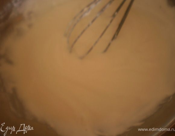 Добавить йогурт, взбить. Я делала это вручную, так как особой пышности мы не добиваемся.