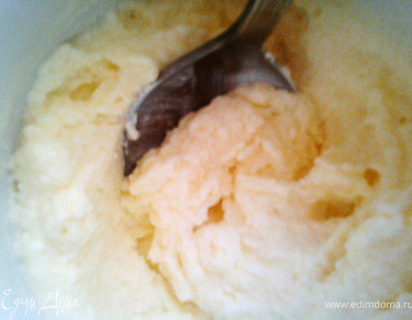 В желто добавить маскарпоне, взбить.