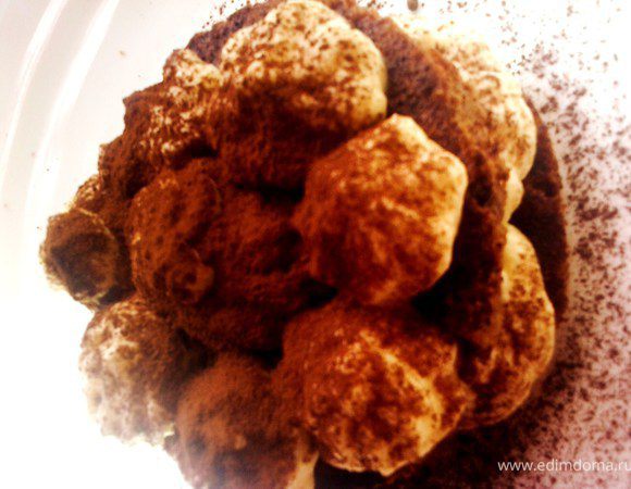 Сверху выложить еще бисквит и так же крем. Обсыпать какао. Приятного аппетита))