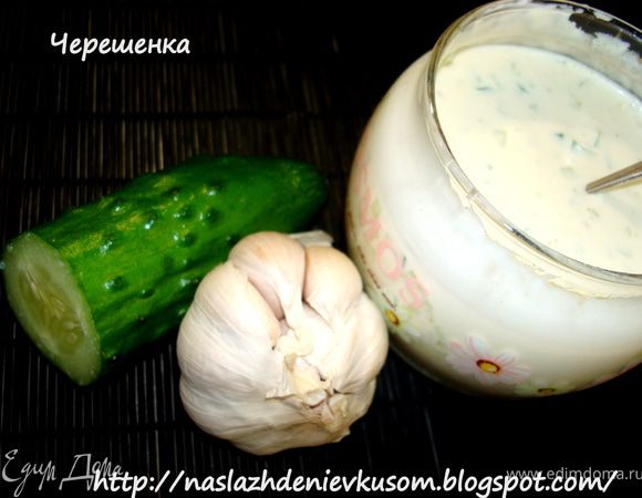 Там же есть рецепт приготовления соуса дзадзики, которым можно заправить содержимое вашей питы.