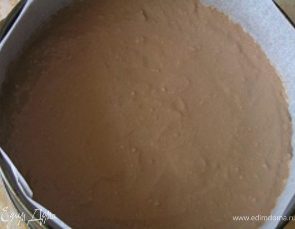 На основу из печенья вылить получившуюся массу, убрать в холодильник.