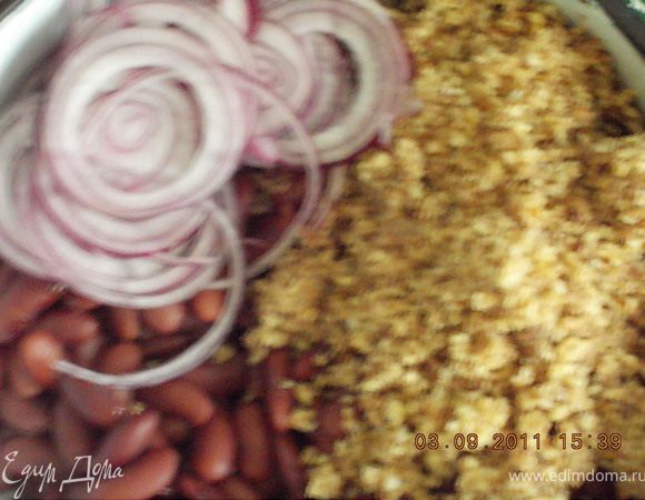 смешать фасоль с ореховой смесью,луком
