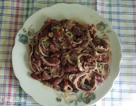 оливковое масло смешать с соком лимона ,добавить соли по вкусу и всё перемешать.