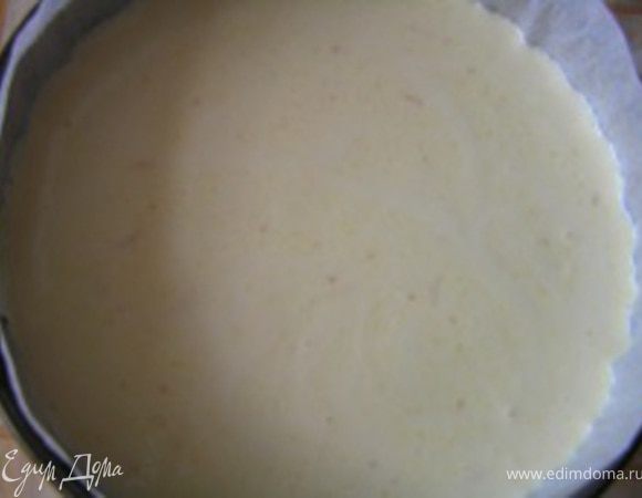 На шоколадный слой в форме вылить получившуюся массу и убрать в холодильник до полного застывания.