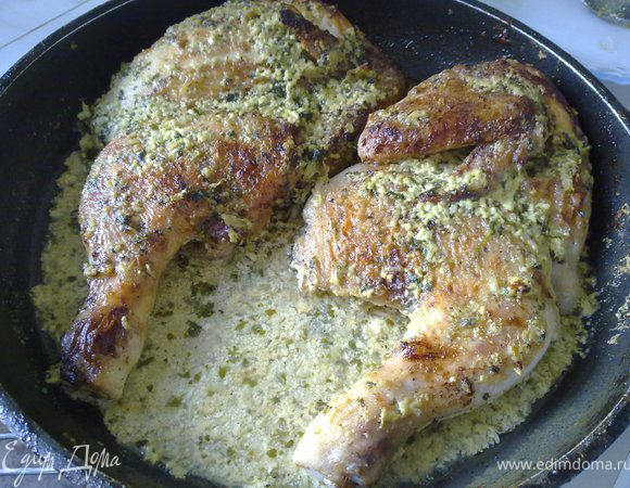 Закрыть сковороду крышкой и тушить цыпленка на среднем огне ещё минут 15.
Мне нравиться подавать с картофелем и горячем лавашом.
