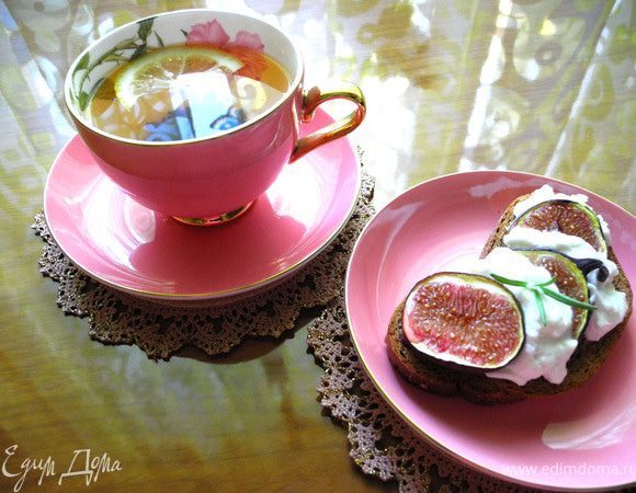 Я думаю, что будет великолепно с белым вином. Но и с чаем было весьма неплохо. День начался удачно. Приятного всем воскресенья!