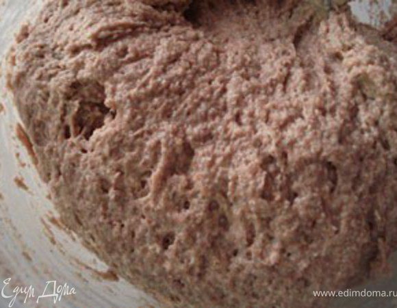 К опаре добавить сахар, соль,остальную муку, кориандр и тмин(специи на любителя).Поместить в форму в которой будет выпекаться,смазанную сливочным маслом,накрывать пленкой и опять "забыть" часов на 6. 