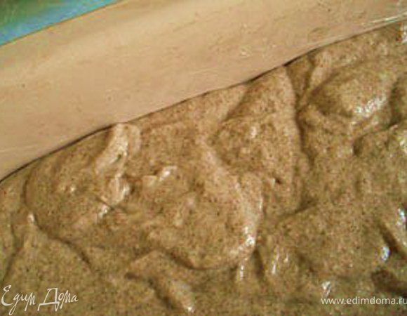 За это время тесто поднимается.