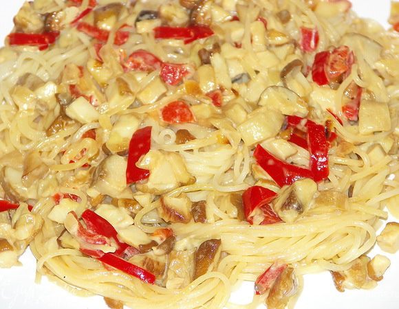 Ну а теперь наливаем в бокалы прохладное белое вино и кушаем с наслаждением:))Приятного аппетита!