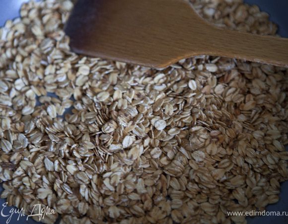 обжаривать, пока они не потемнеют