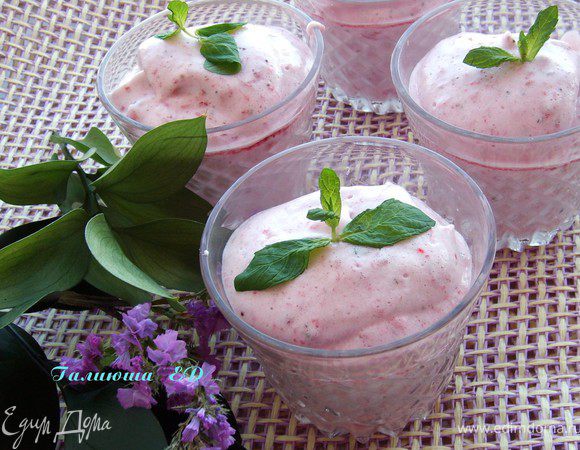 Разложить по формам и украсить на ваш вкус!И смаковать каждый пузырек, наполненный кислородом!!! Приятного наслаждения, Друзья Мои!!!