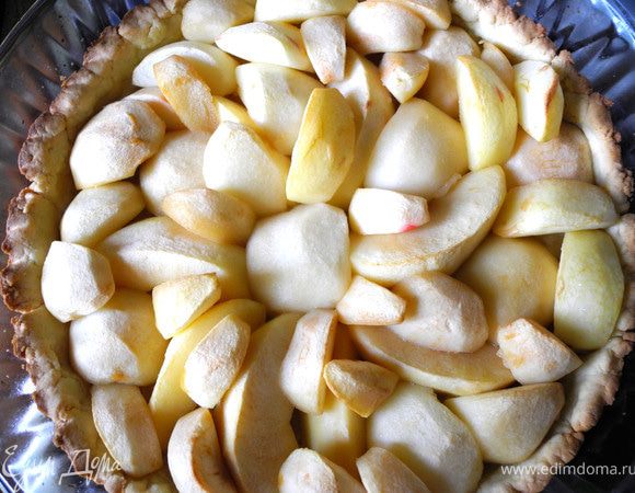 Выпекать в духовке, разогретой до 180 градусов примерно 20 минут, пока тесто не подрумянится.