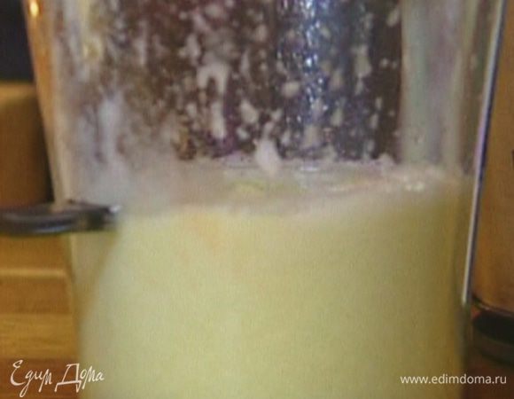 Пропустить все ингредиенты через соковыжималку.