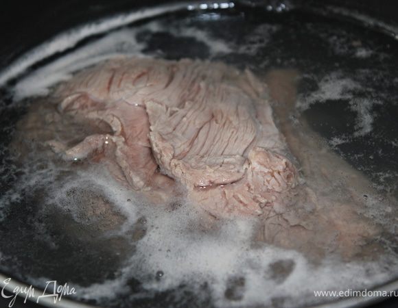 Мясо отварить до готовности.