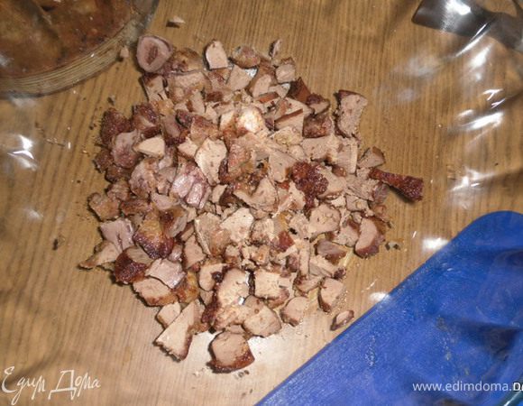 Остудить и порезать печень